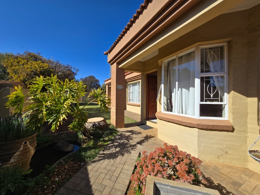 To Let 3 Bedroom Property for Rent in Langenhovenpark Free State